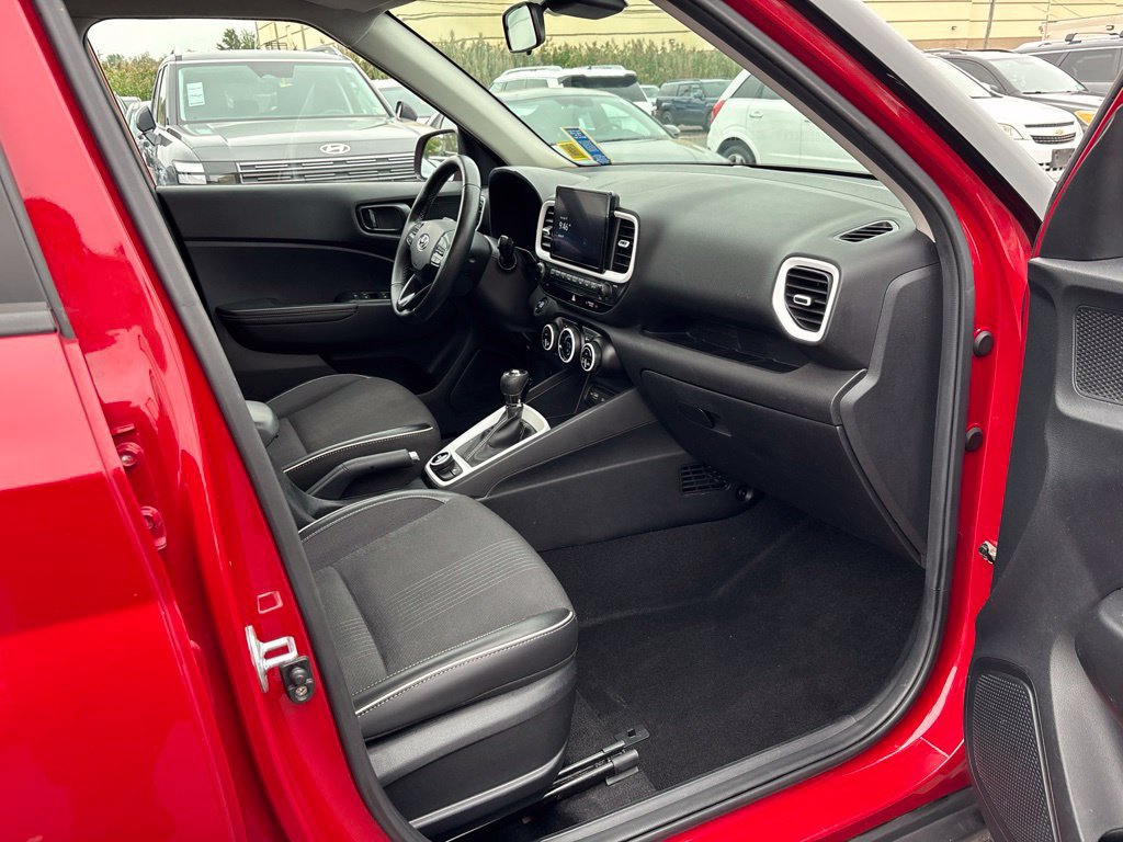 Used 2022 Hyundai Venue Limited FWD image 26