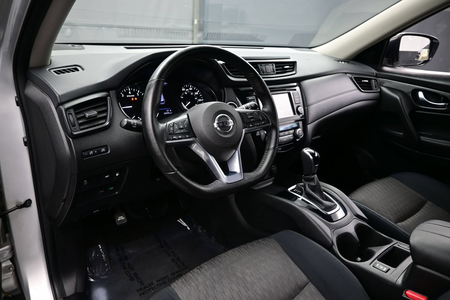 Used 2018 Nissan Rogue SV FWD image 13
