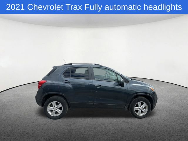 Used 2021 Chevrolet Trax LT w/ LT Convenience Package image 24