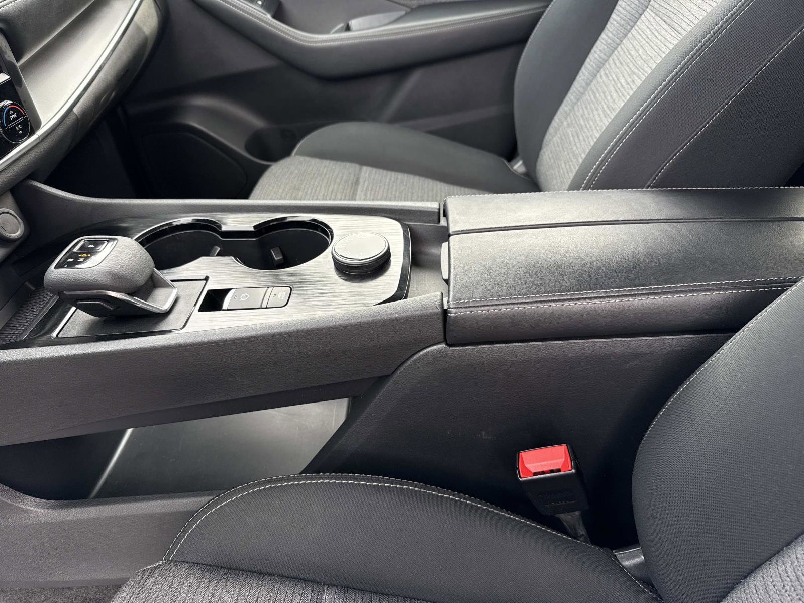 Used 2023 Nissan Rogue SV image 14