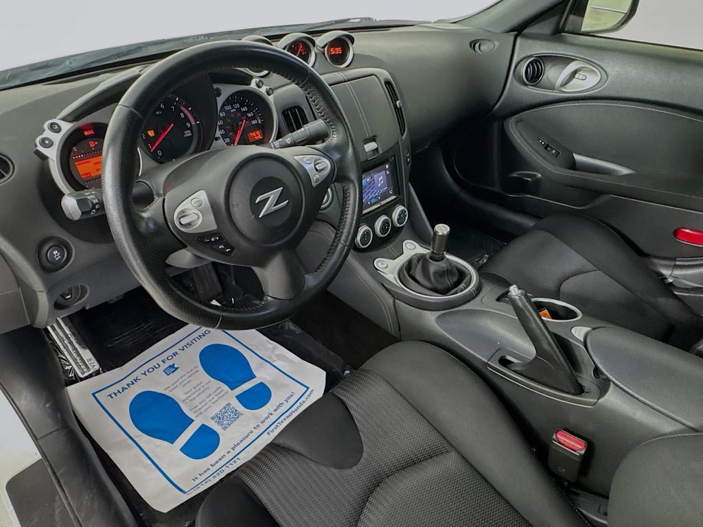 Used 2020 Nissan 370Z Coupe RWD image 24