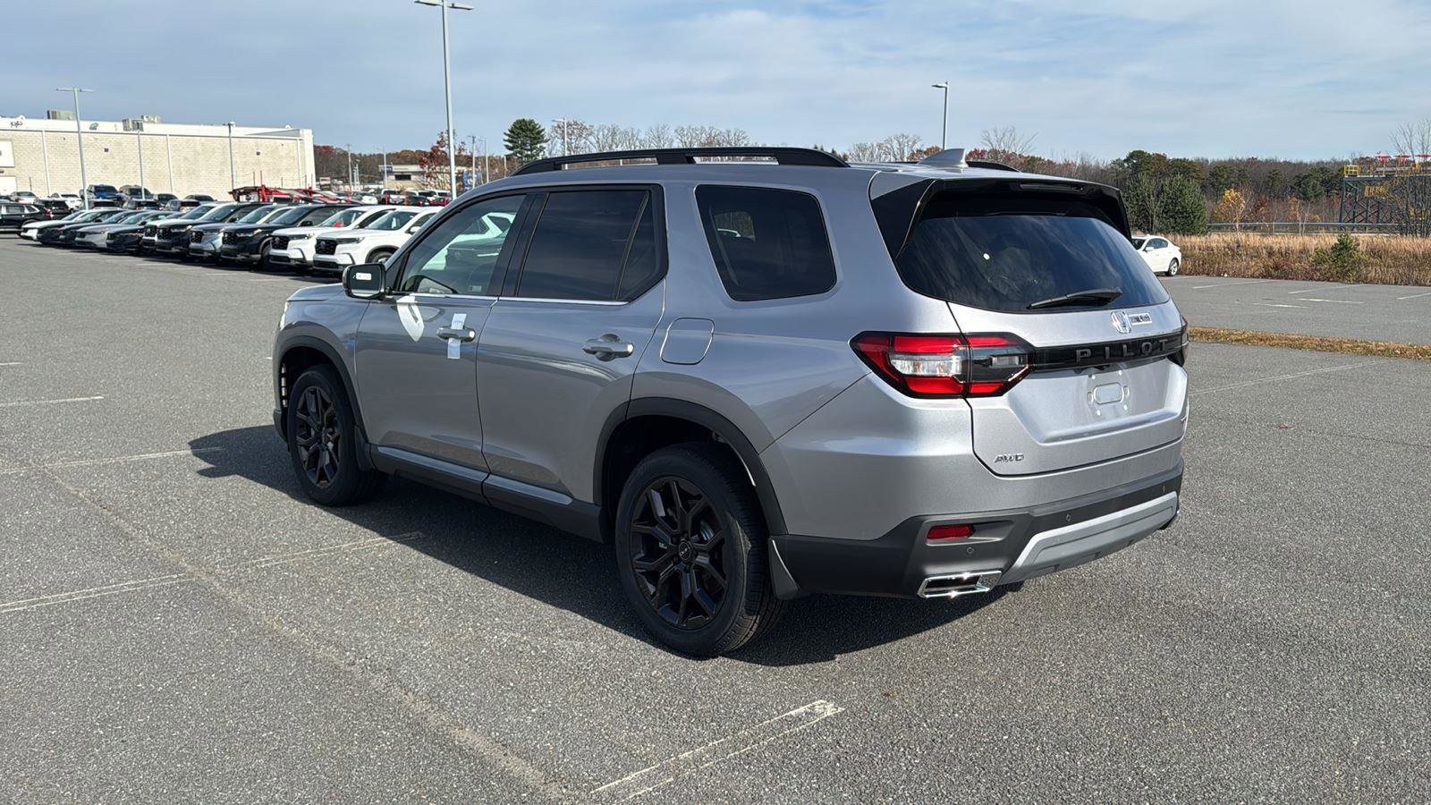 New 2025 Honda Pilot Touring image 9