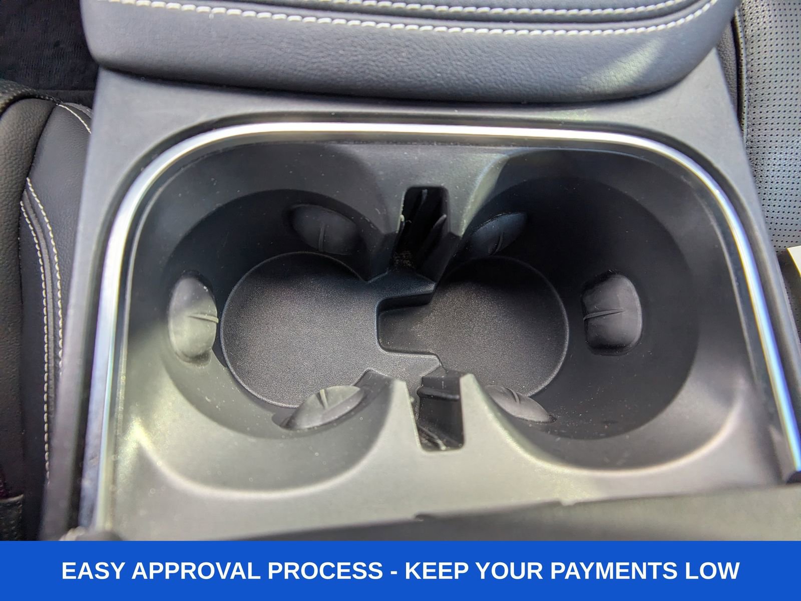 Used 2019 Jaguar E-PACE R-Dynamic SE image 30