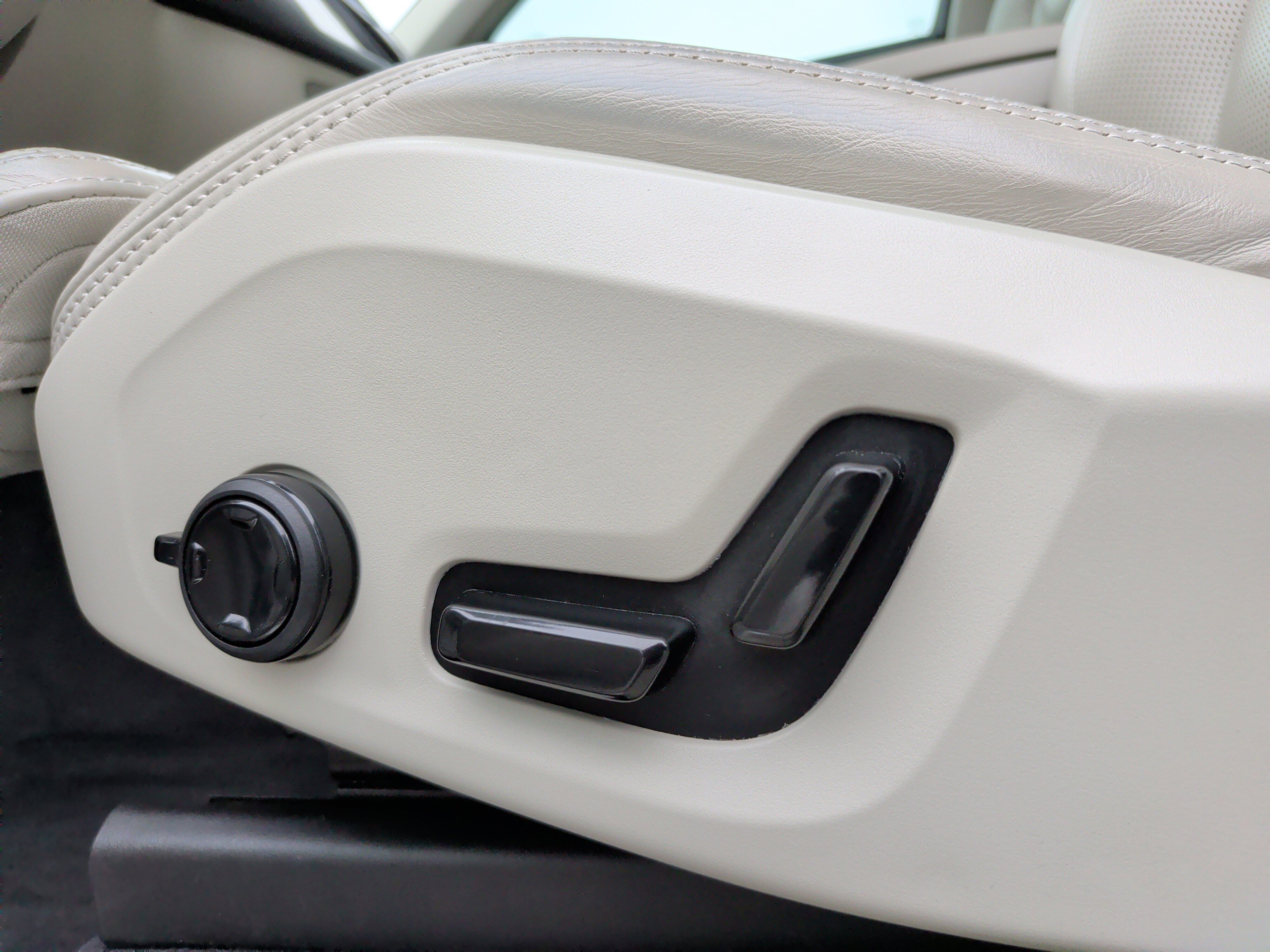 Used 2022 Volvo XC90 T8 Inscription w/ Advanced Package image 28