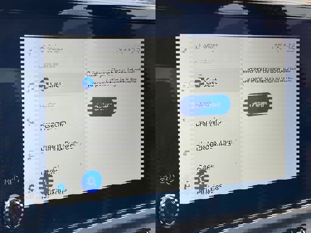 Used 2025 Toyota Camry SE image 21