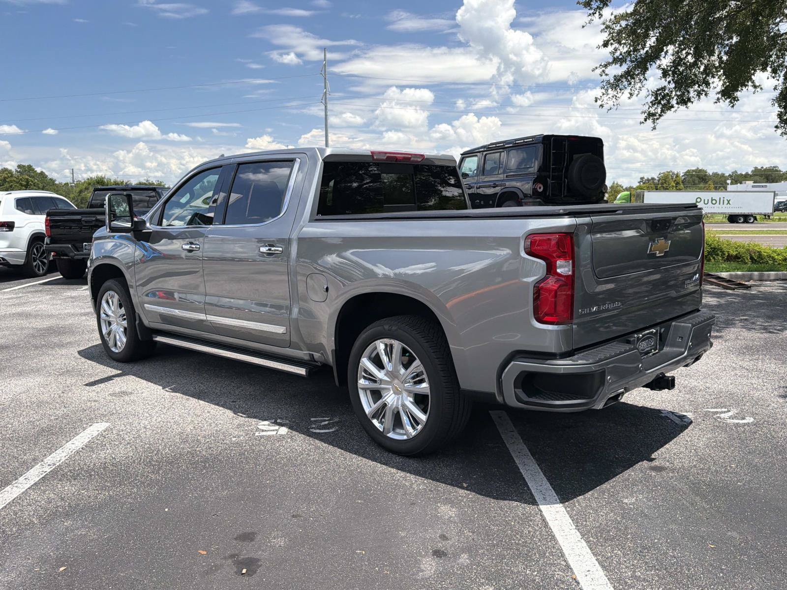 Used 2024 Chevrolet Silverado 1500 High Country w/ High Country Premium Package AWD/4WD image 6