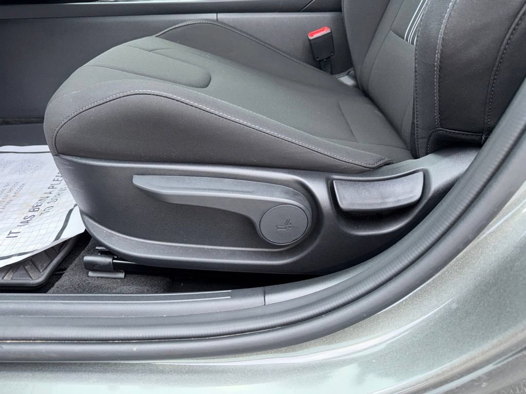 Used 2025 Hyundai Elantra Sport FWD image 14