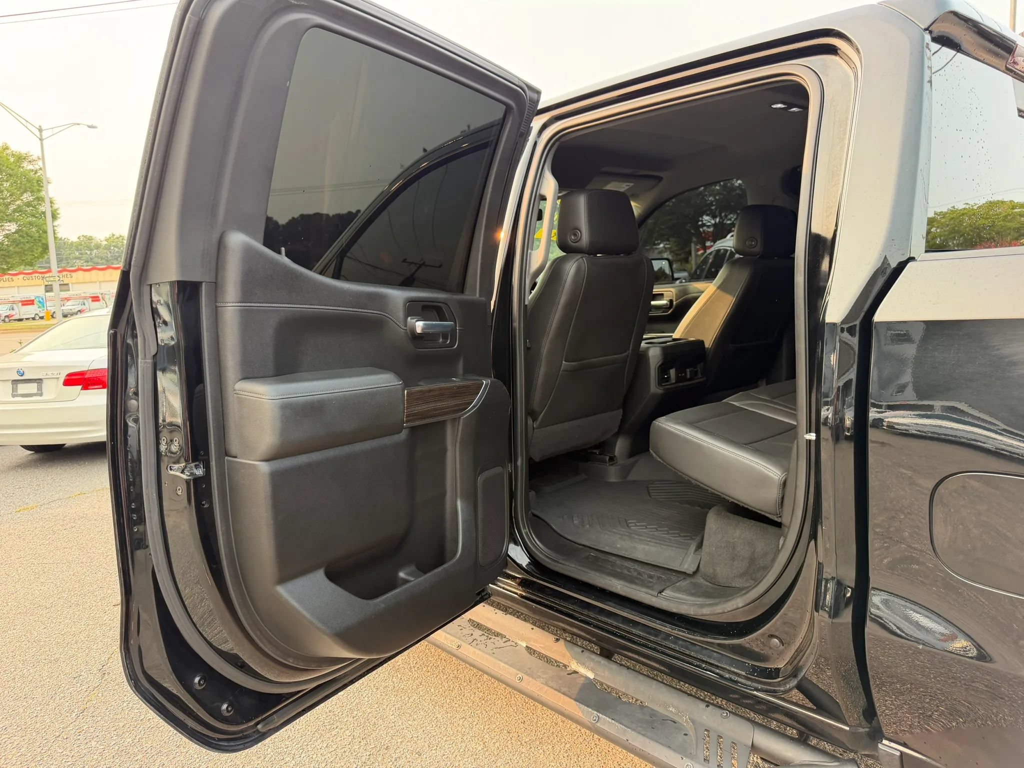 Used 2020 Chevrolet Silverado 1500 LT Trail Boss AWD/4WD image 11