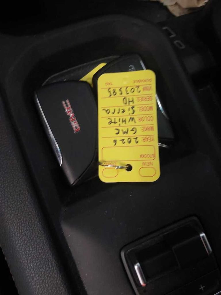 Used 2026 GMC Sierra 2500 AT4 AWD/4WD image 4