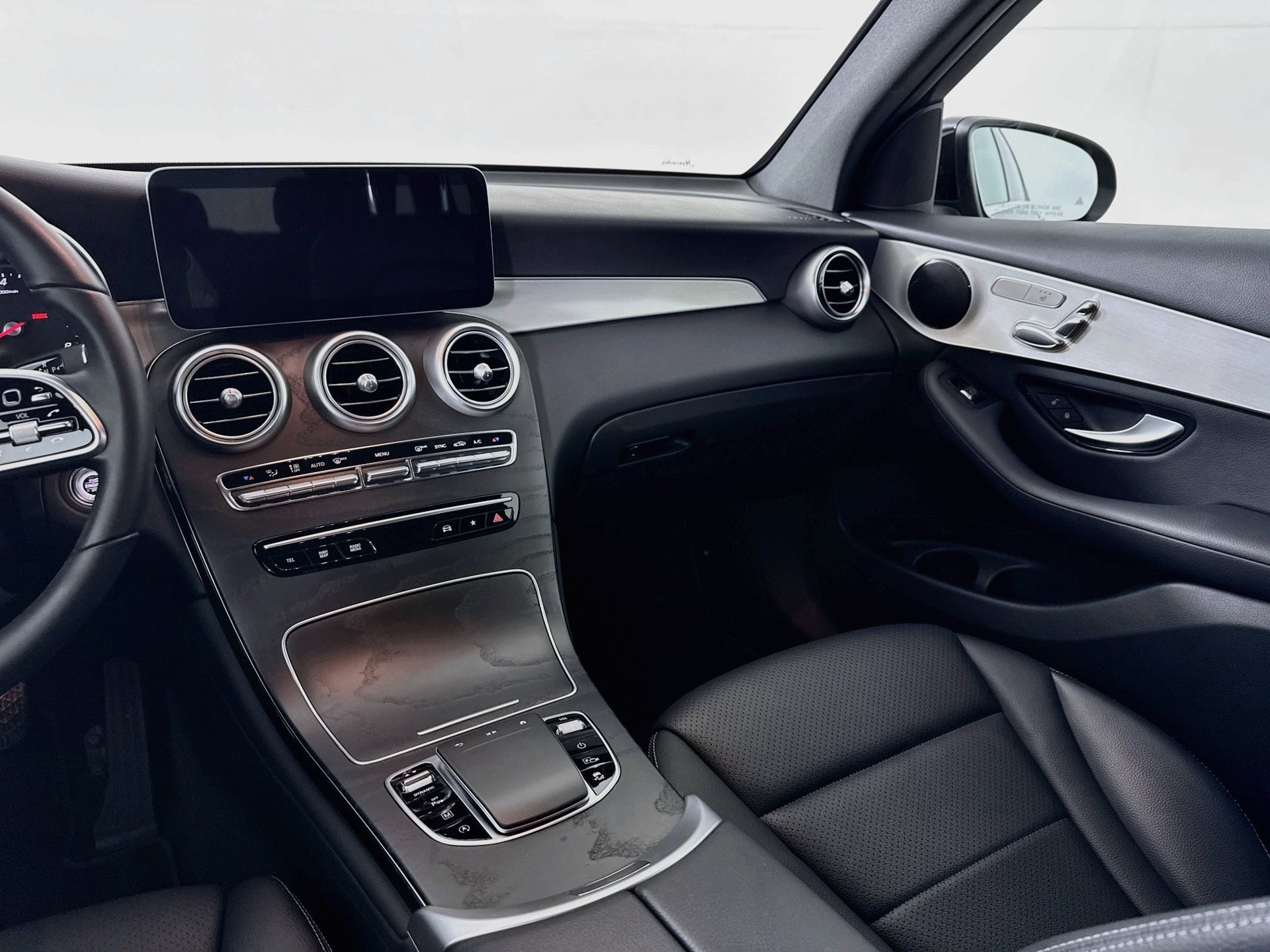 Used 2022 Mercedes-Benz GLC 300 image 24