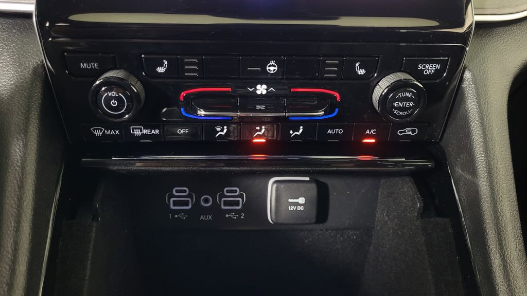 Used 2023 Jeep Grand Cherokee Limited w/ Black Appearance Package image 24