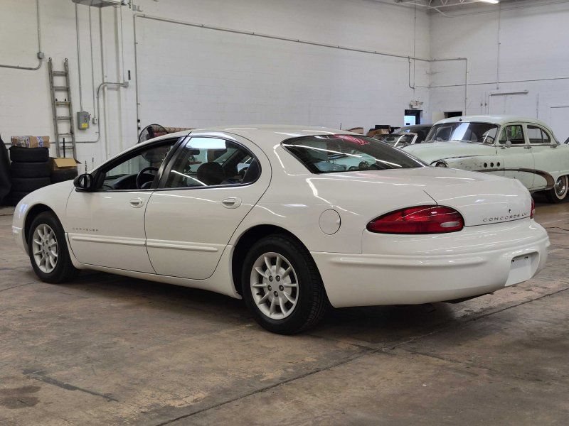 Used 1998 Chrysler Concorde LXi FWD image 16