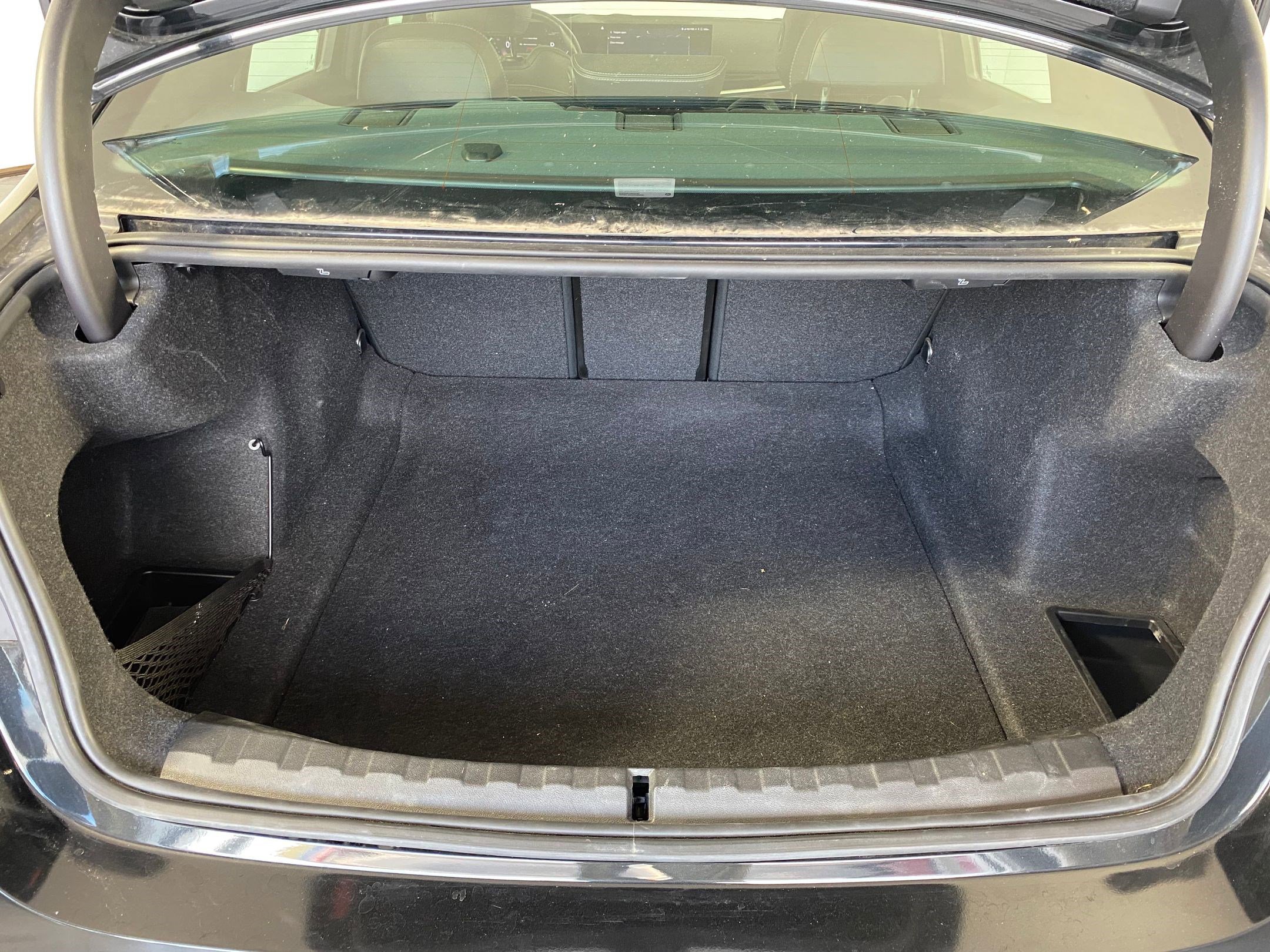 Used 2023 BMW 330i Sedan w/ Premium Package image 31