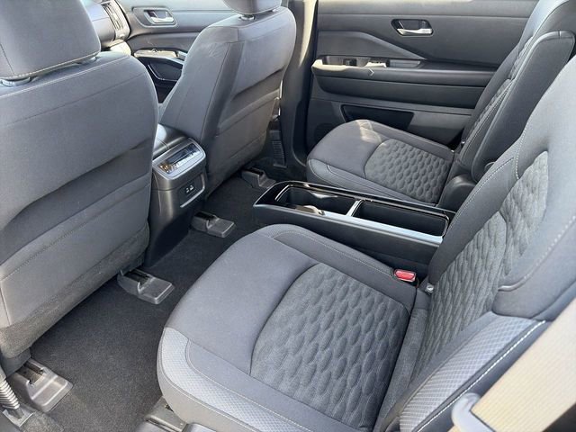 Used 2022 Nissan Pathfinder SV w/ SV Premium Package image 17