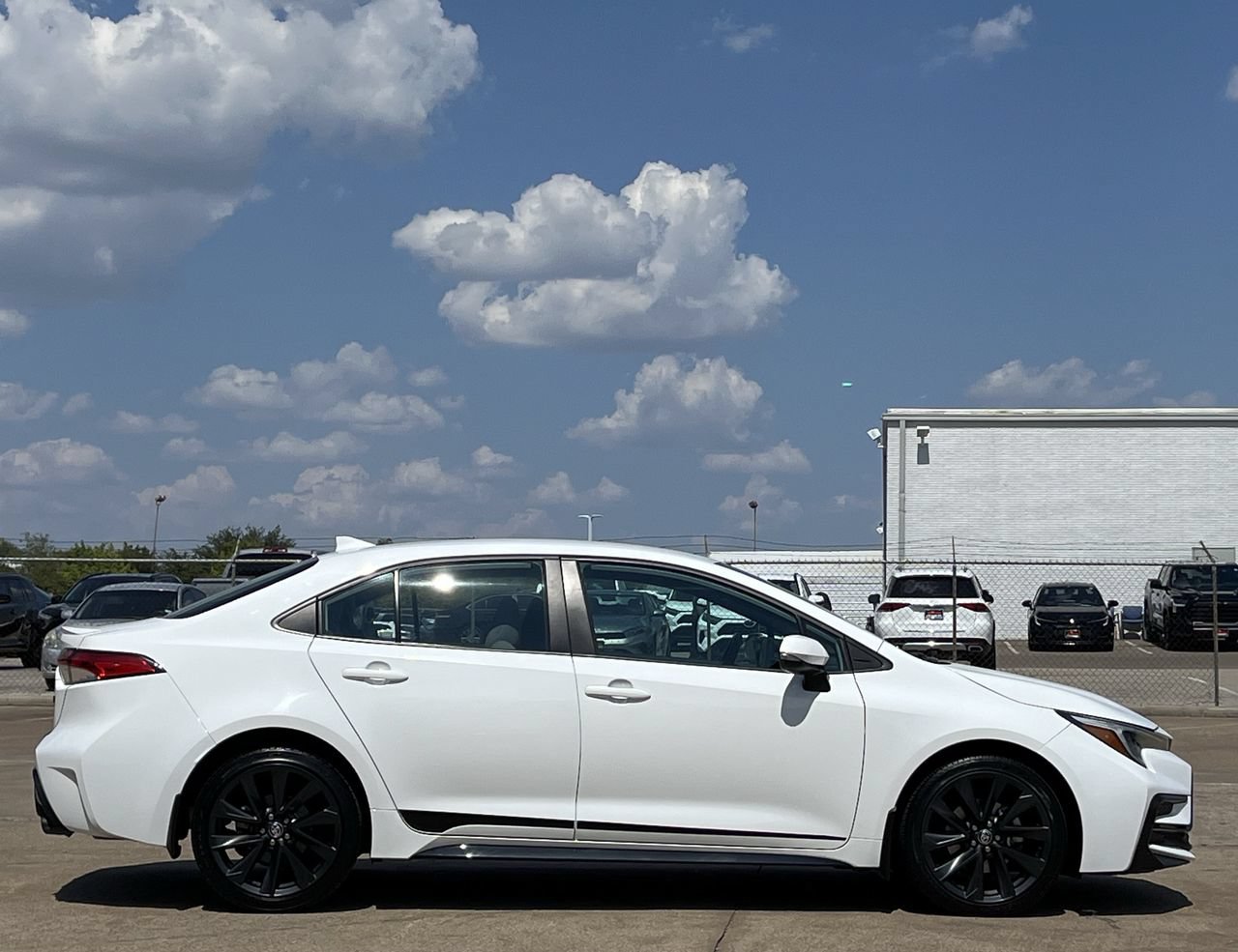 Used 2024 Toyota Corolla SE FWD image 3