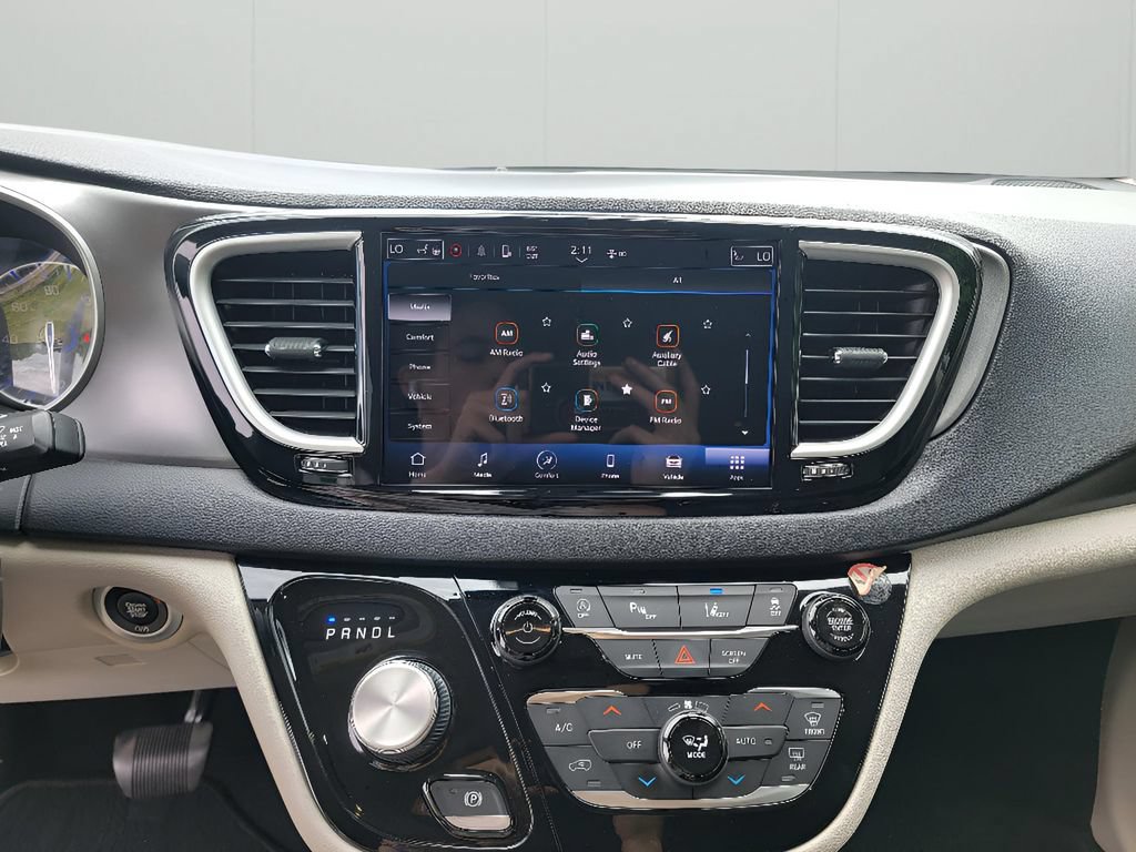 Used 2022 Chrysler Pacifica Touring-L FWD image 22