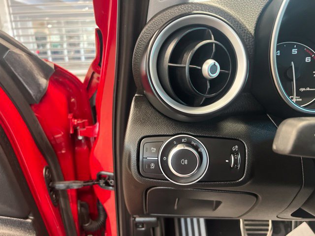 Used 2017 Alfa Romeo Giulia AWD w/ Sport Appearance Package image 21