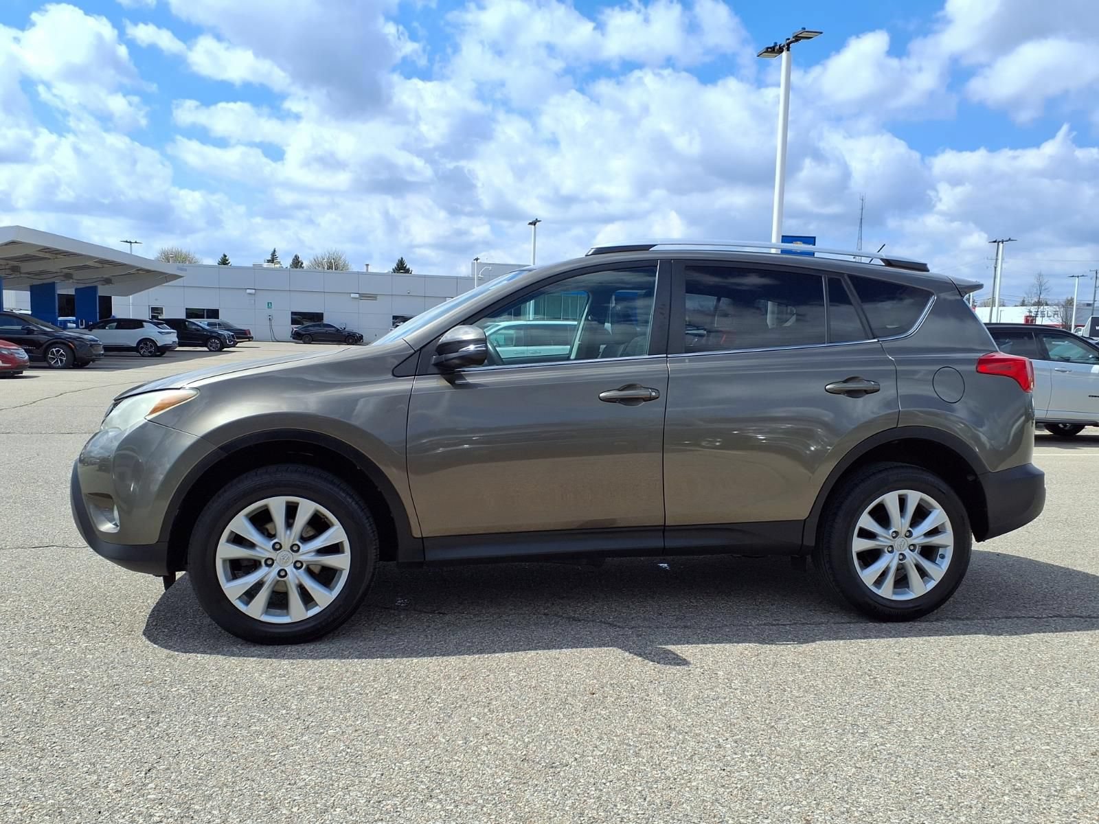 Used 2014 Toyota RAV4 Limited w/ Technology Package FWD image 8