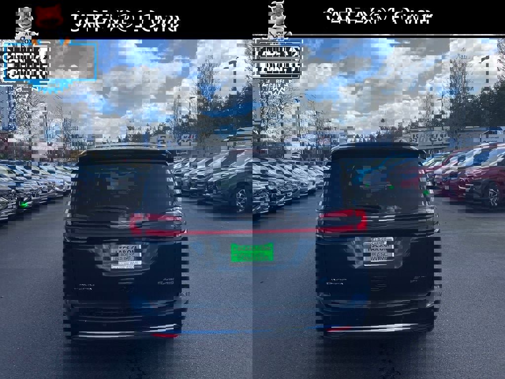 Used 2021 Chrysler Pacifica Touring-L image 4