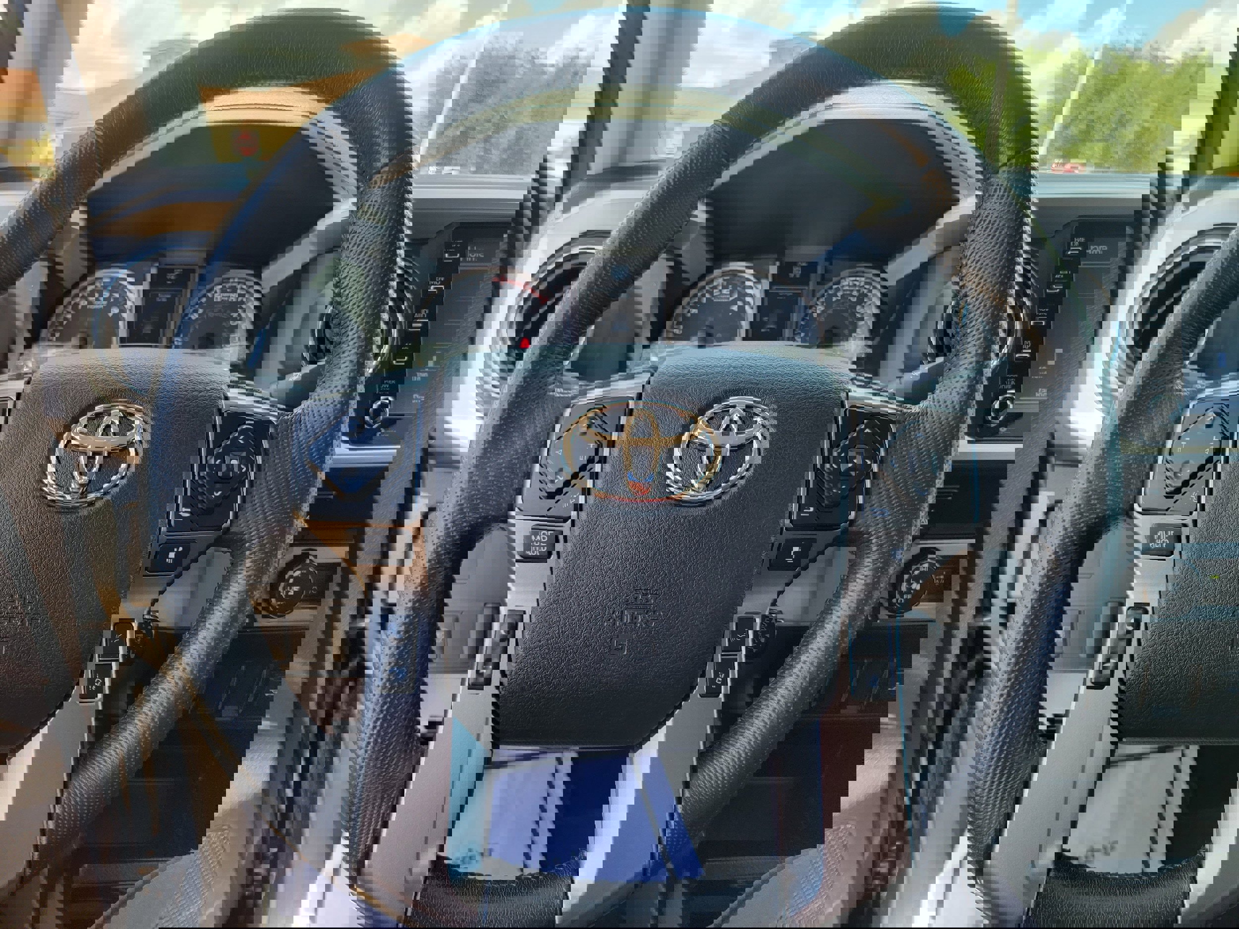 Used 2023 Toyota Tacoma SR5 w/ SR5 Appearance Package image 16