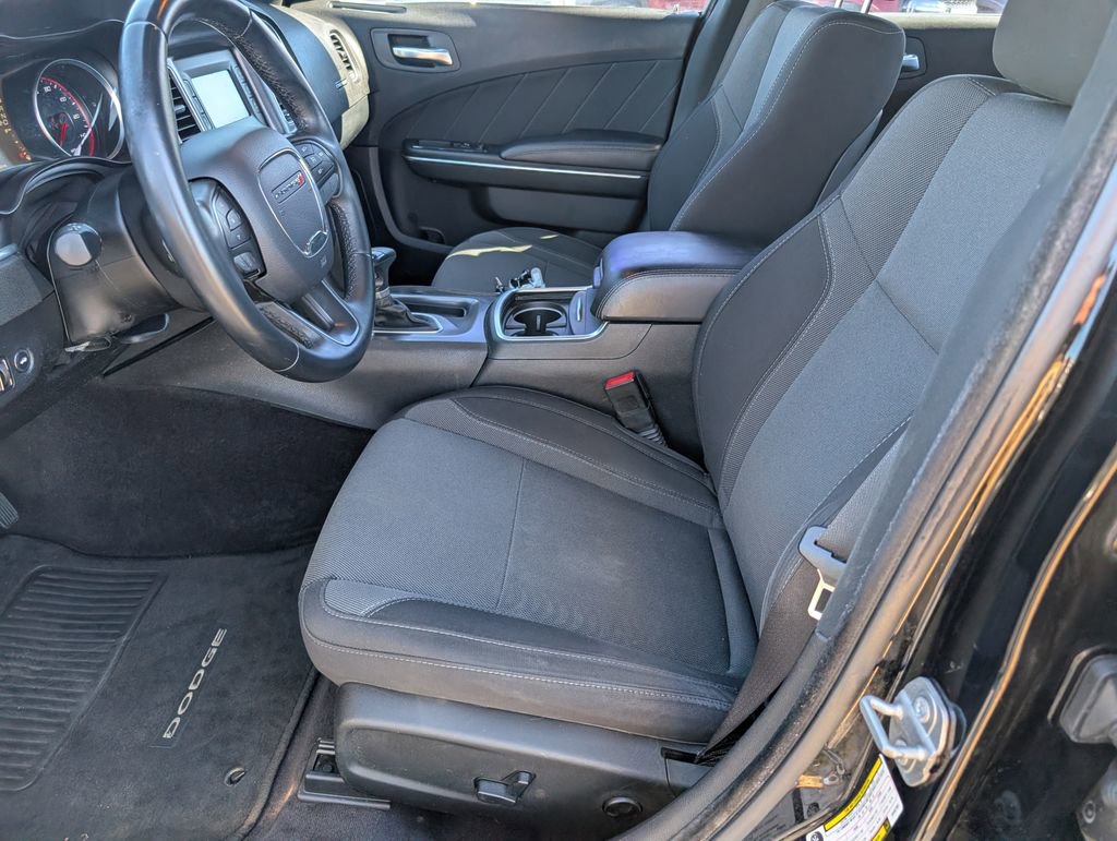 Used 2017 Dodge Charger SE w/ Travel & Safety Group image 11