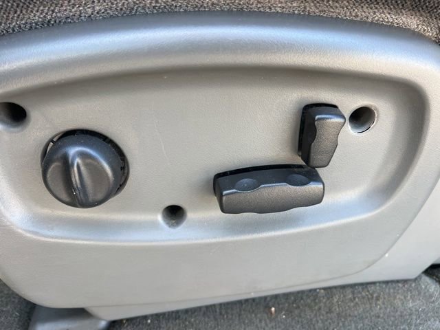 Used 2004 GMC Envoy SLE w/ Preferred Equipment Group image 23