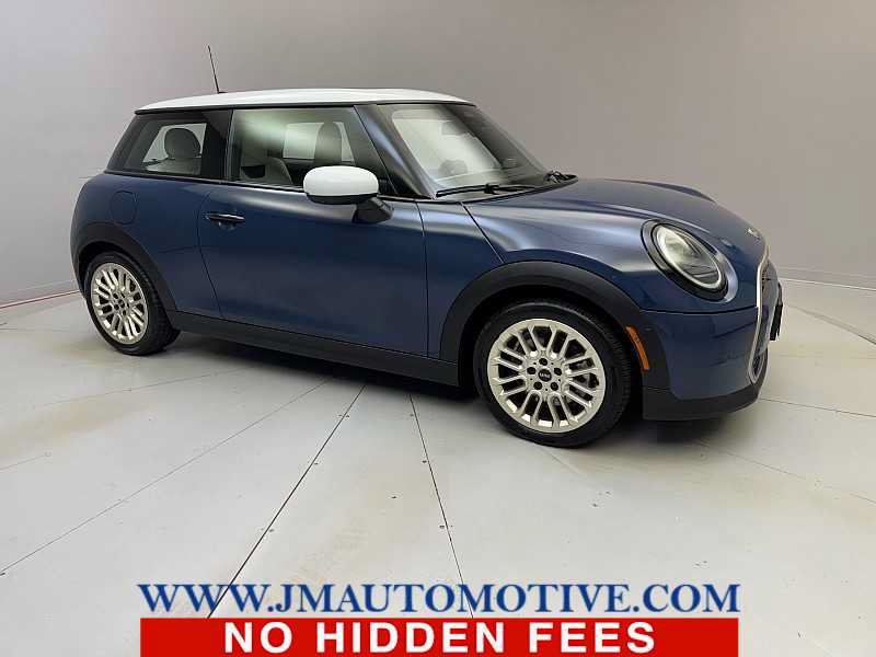 Used 2025 MINI Cooper 2-Door Hardtop FWD image 7