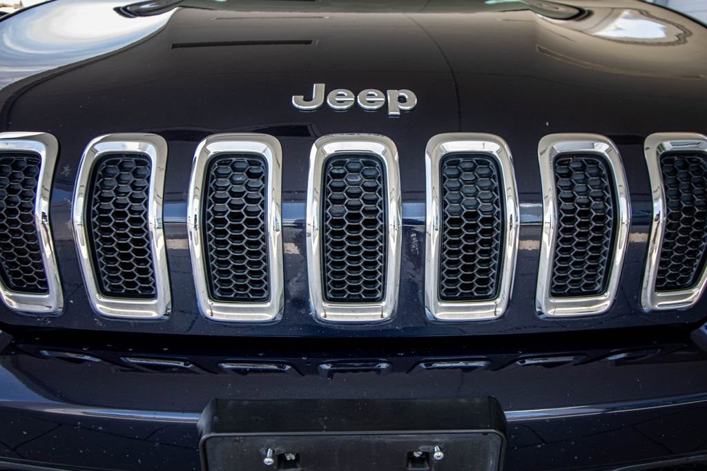 Used 2015 Jeep Cherokee Latitude w/ Cold Weather Group AWD/4WD image 7