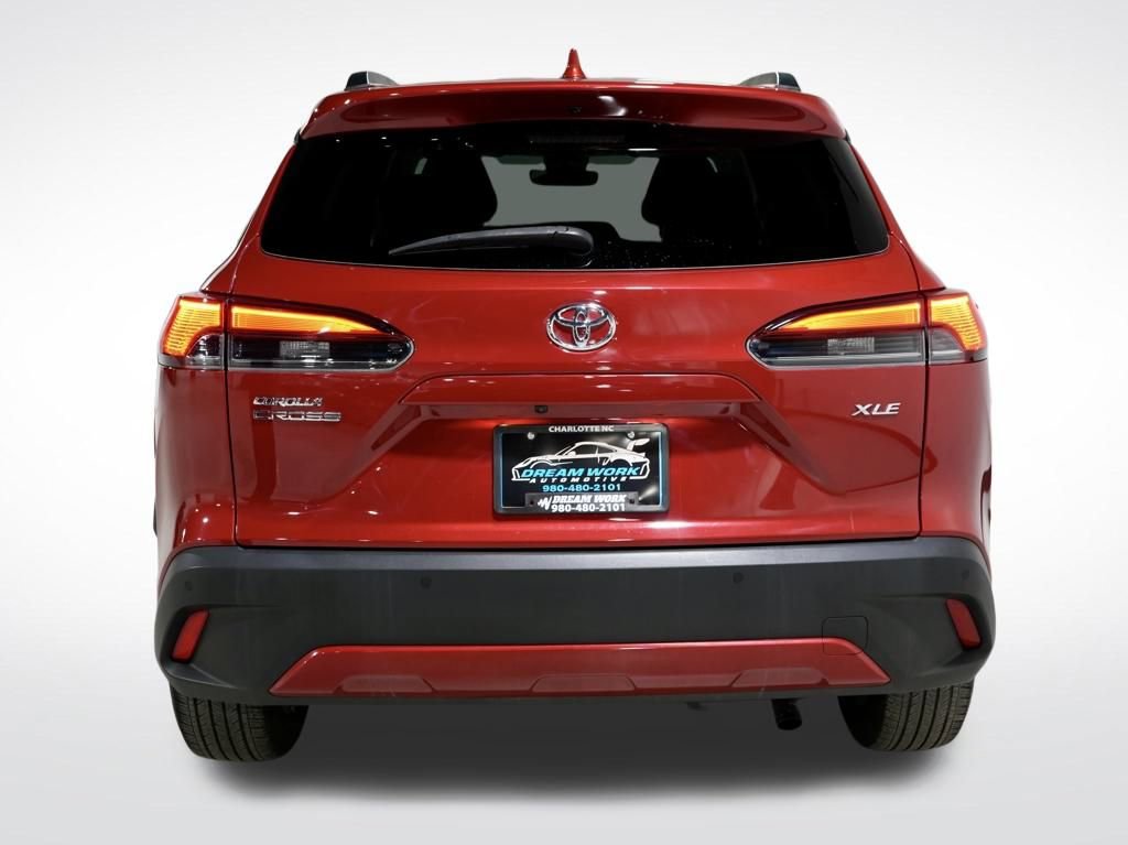 Used 2022 Toyota Corolla Cross XLE image 8