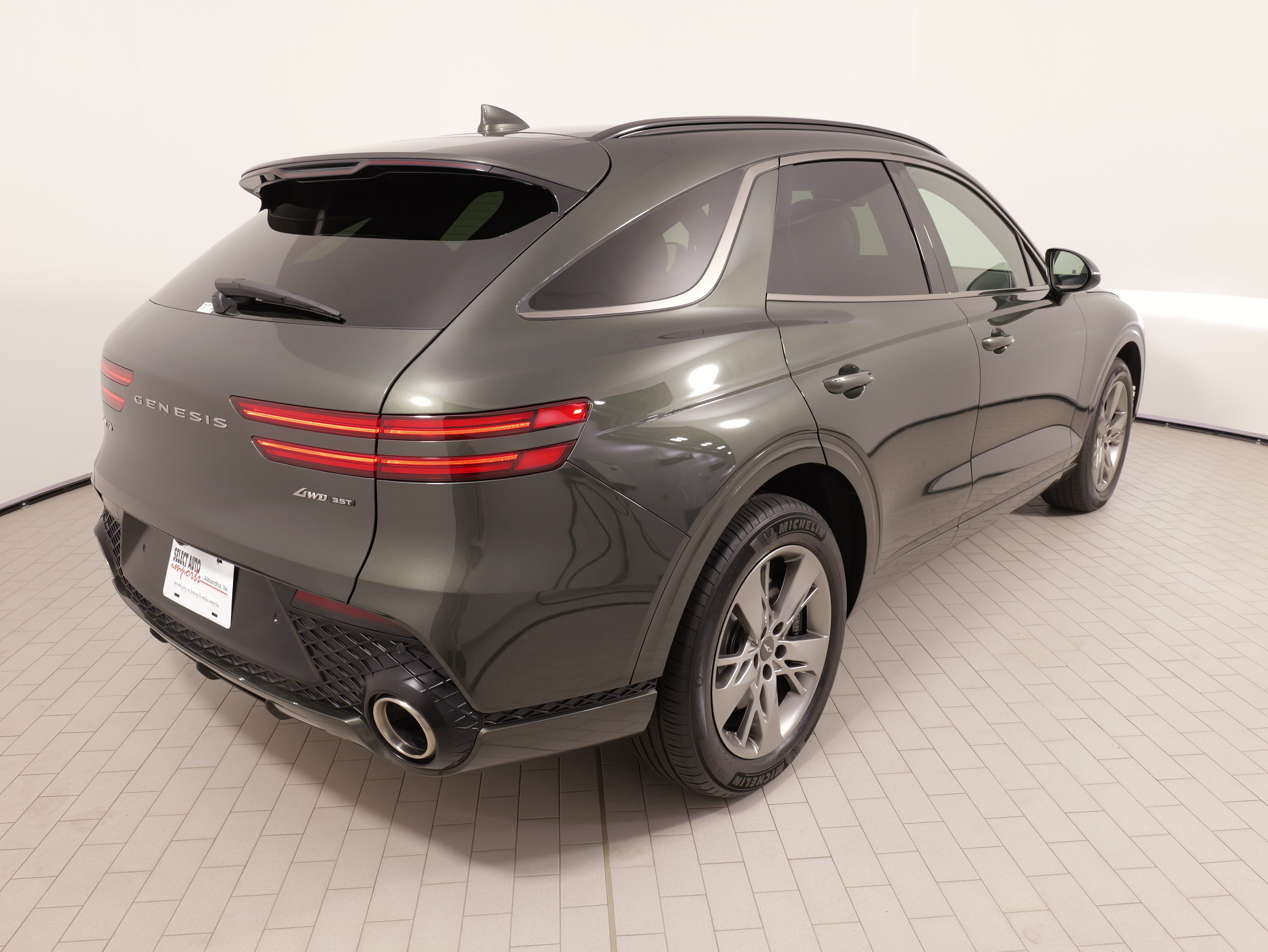 Used 2025 Genesis GV70 3.5T Sport AWD/4WD image 13