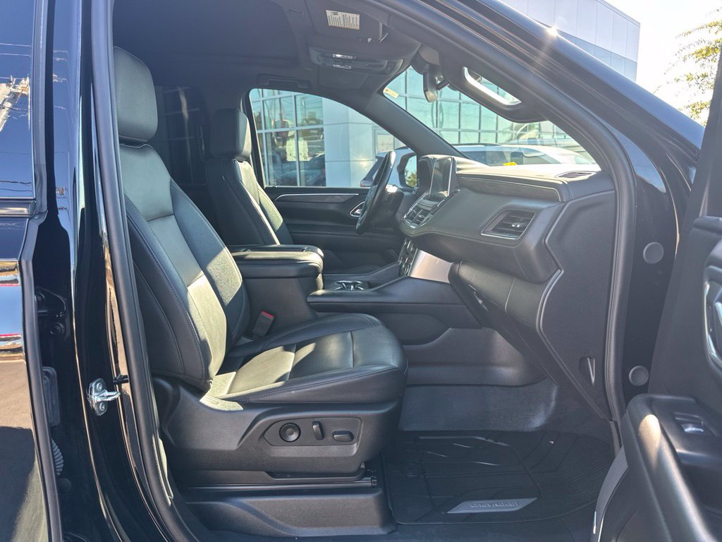 Used 2024 Chevrolet Suburban Z71 w/ Luxury Package AWD/4WD image 19