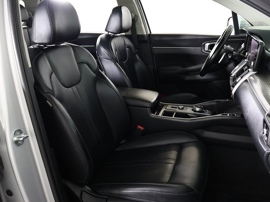 Used 2022 Kia Sorento EX w/ Panoramic Sunroof Package image 32