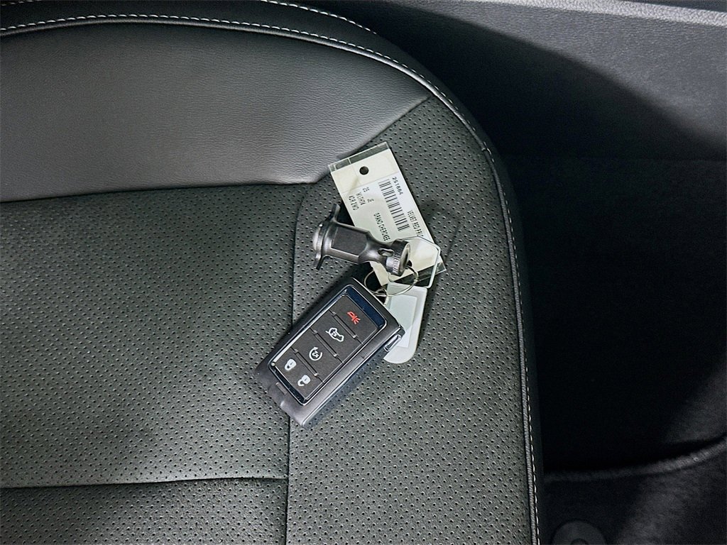 New 2025 Jeep Grand Cherokee Altitude image 19