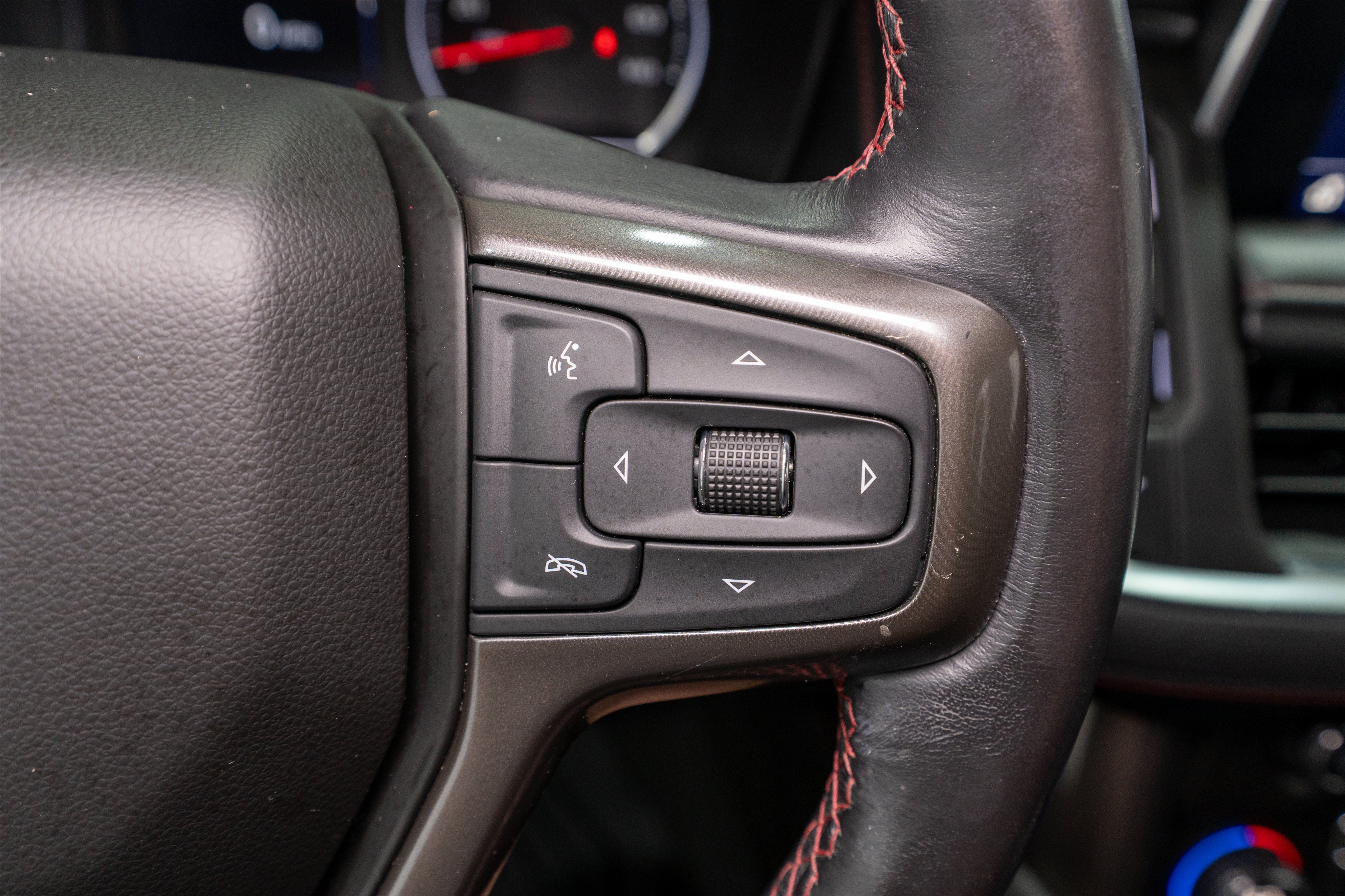 Used 2021 Chevrolet Suburban RST RWD image 25