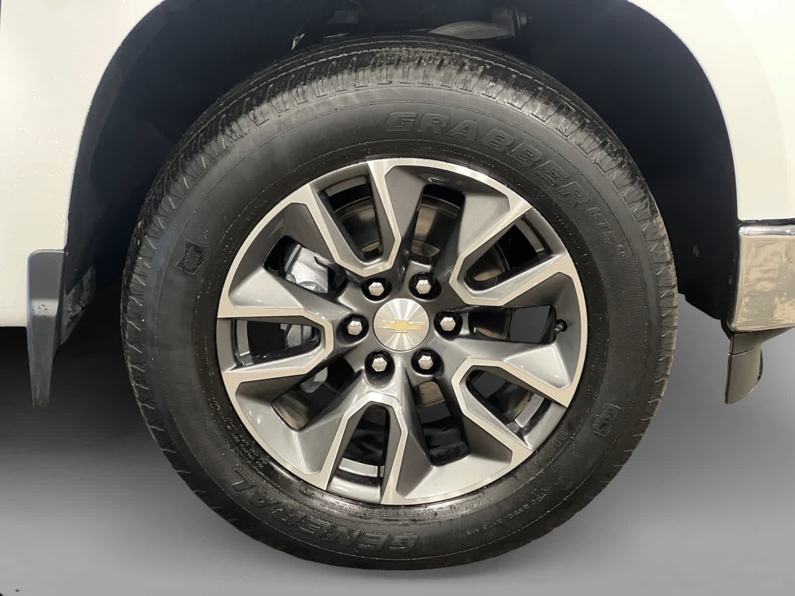 Used 2023 Chevrolet Silverado 1500 LT AWD/4WD image 19