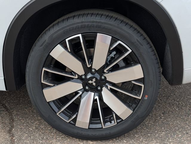 New 2026 Mitsubishi Outlander SEL image 3