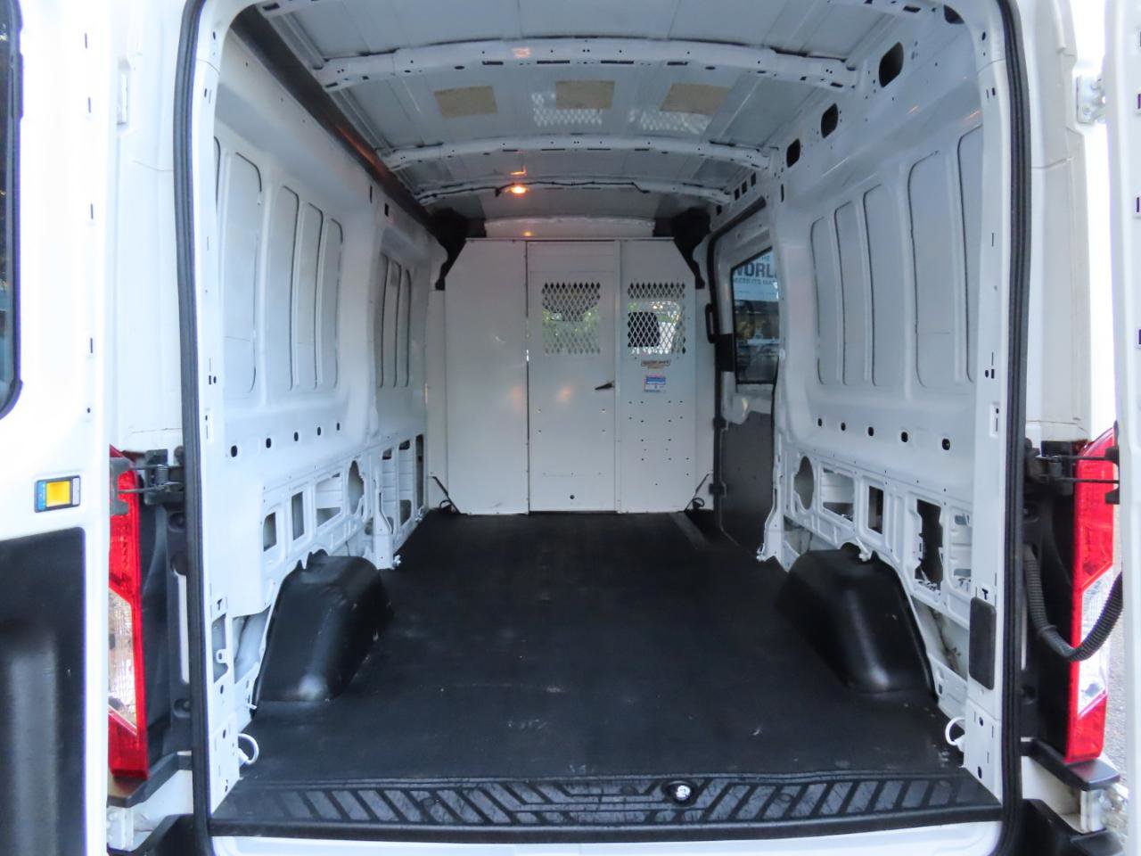 Used 2015 Ford Transit 150 148 Medium Roof RWD image 21
