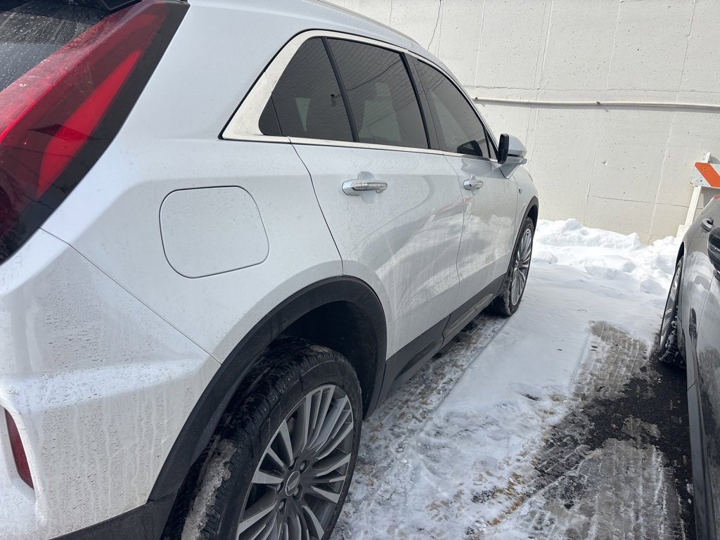 Used 2024 Cadillac XT4 Premium Luxury image 3