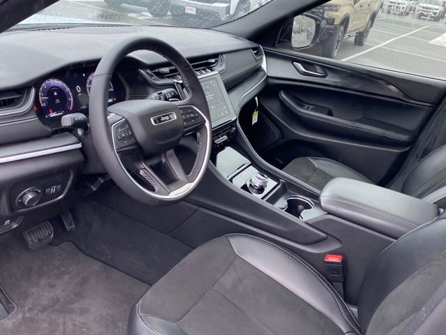 Used 2024 Jeep Grand Cherokee L Altitude image 13