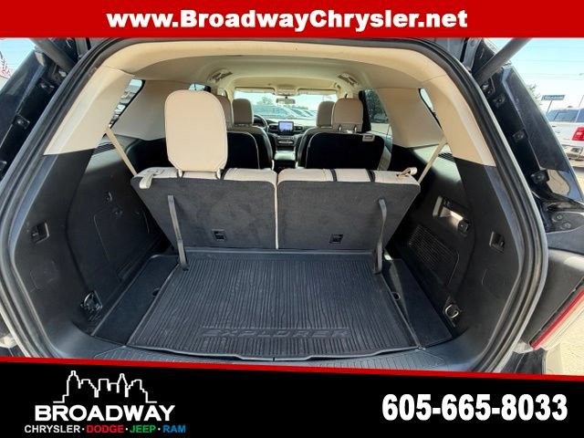 Used 2020 Ford Explorer XLT w/ Equipment Group 202A AWD/4WD image 13