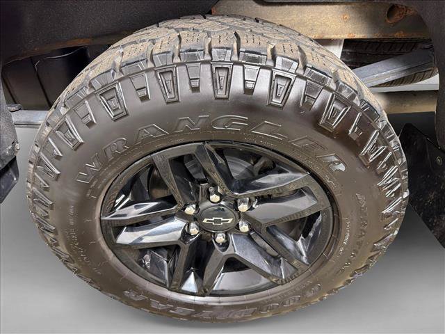 Used 2023 Chevrolet Silverado 1500 Custom Trail Boss w/ Midnight Edition AWD/4WD image 19