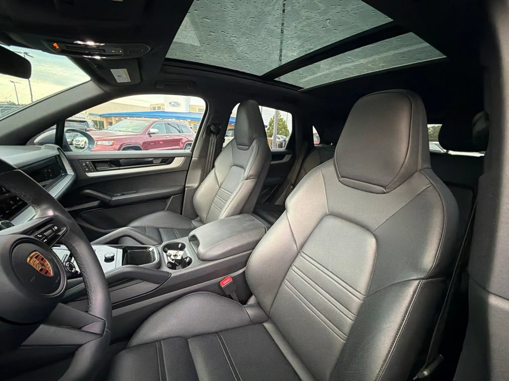 Used 2025 Porsche Cayenne AWD/4WD image 14