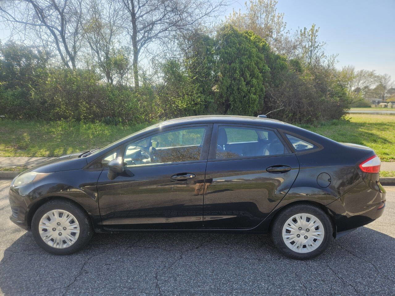 Used 2016 Ford Fiesta S FWD image 2