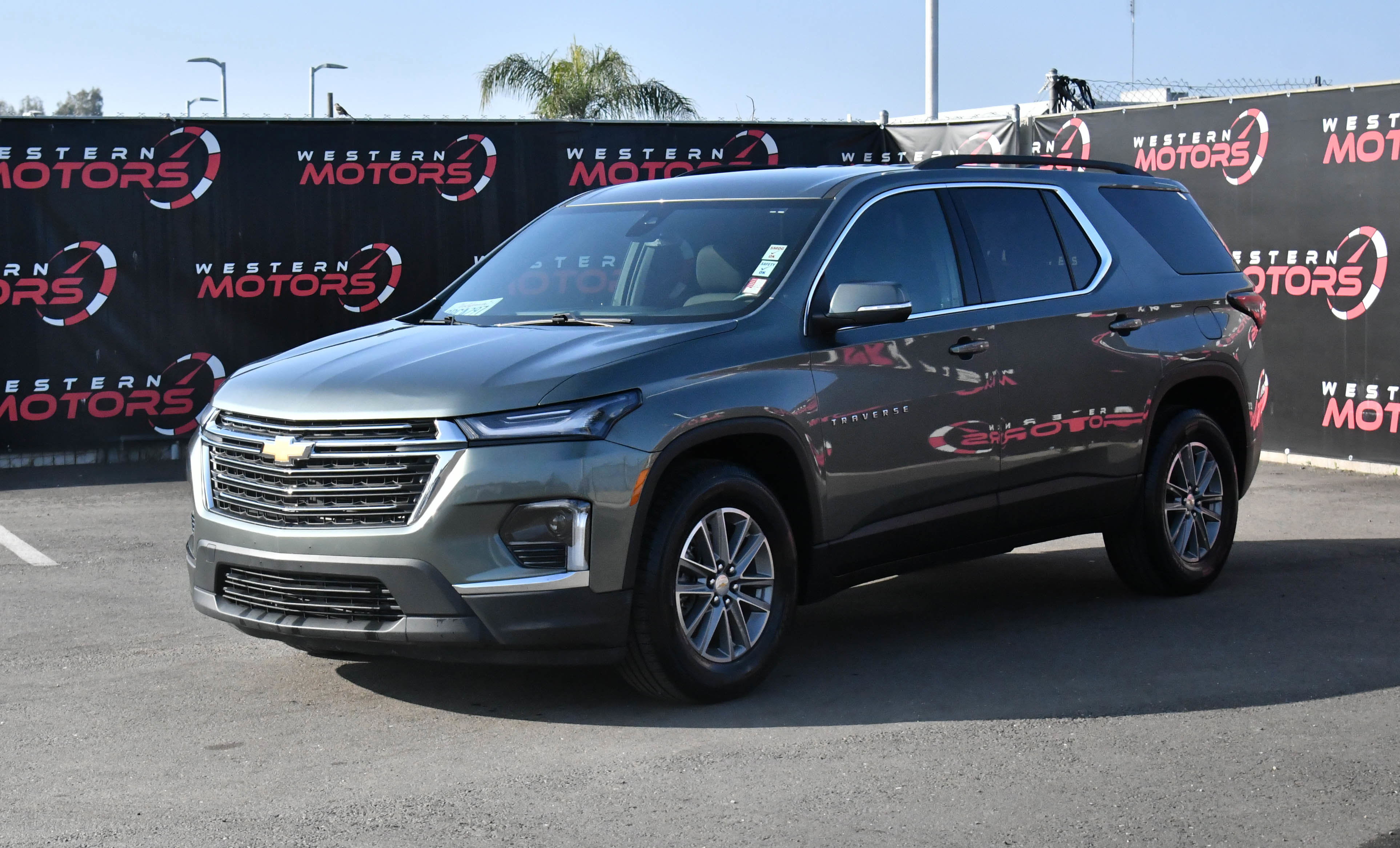 Used 2022 Chevrolet Traverse LT image 3