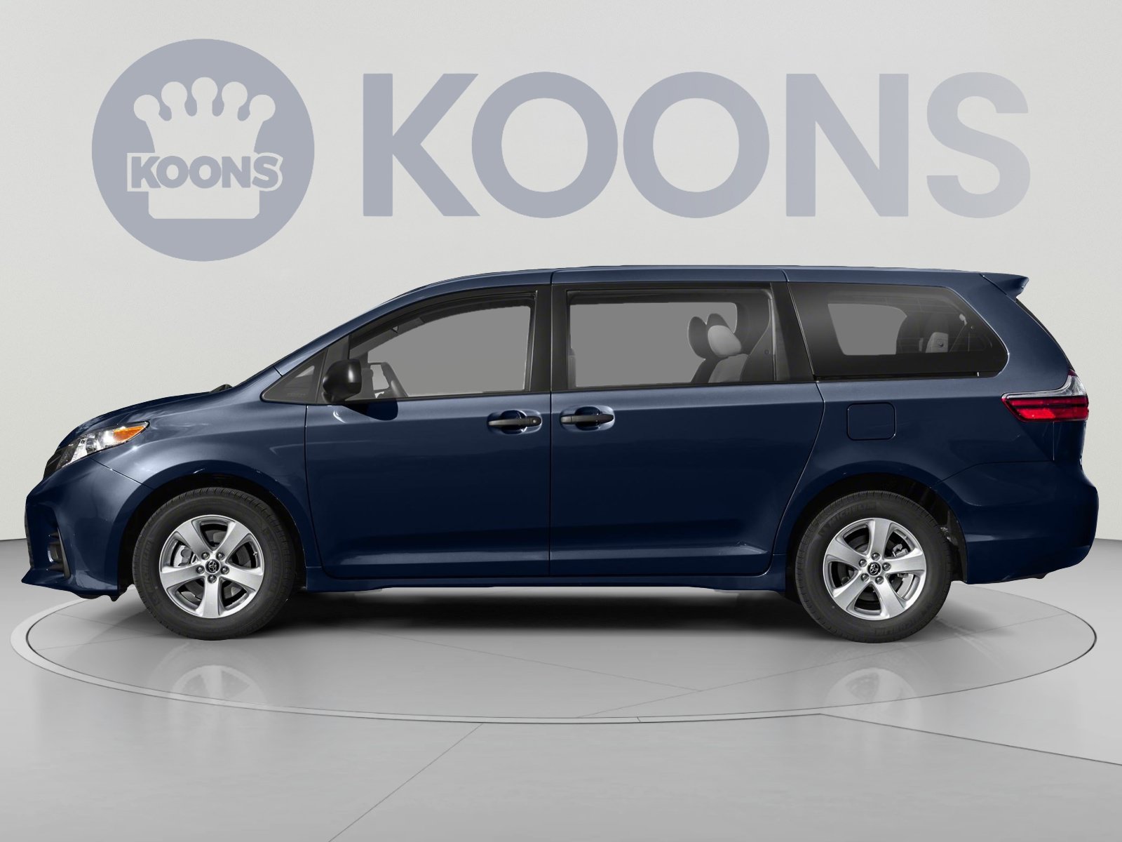 Used 2018 Toyota Sienna XLE w/ XLE Navigation Package FWD image 4