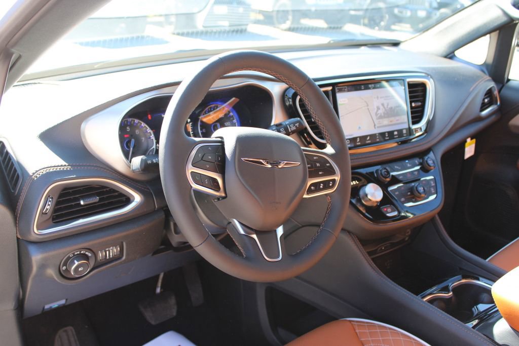 New 2026 Chrysler Pacifica Pinnacle image 33