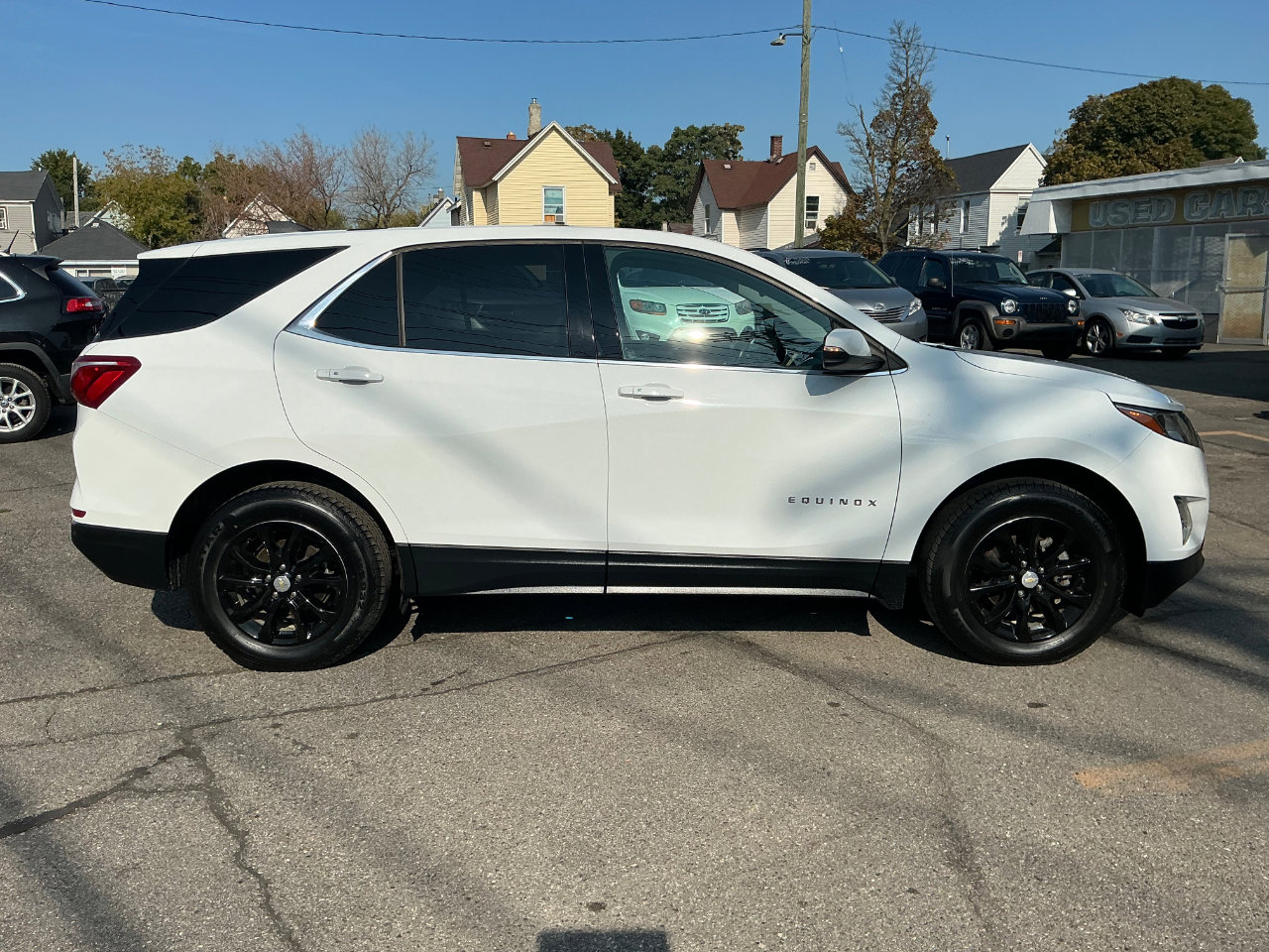 Used 2019 Chevrolet Equinox LT w/ Driver Convenience Package image 2