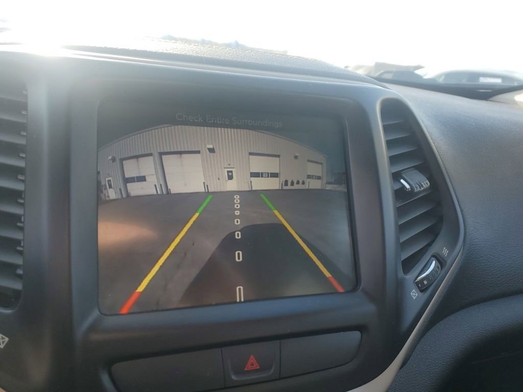 Used 2017 Jeep Cherokee Latitude w/ Comfort & Sound Group image 20