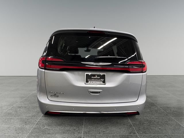 Used 2024 Chrysler Pacifica Touring-L FWD image 22
