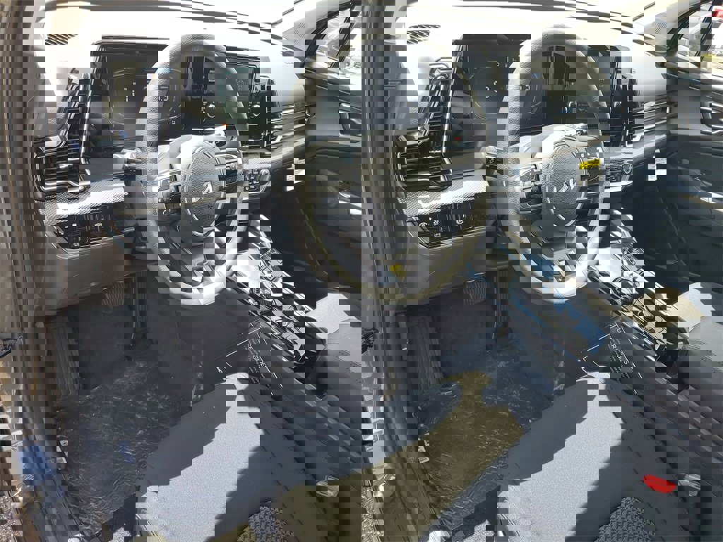 New 2025 Kia Sportage LX image 6